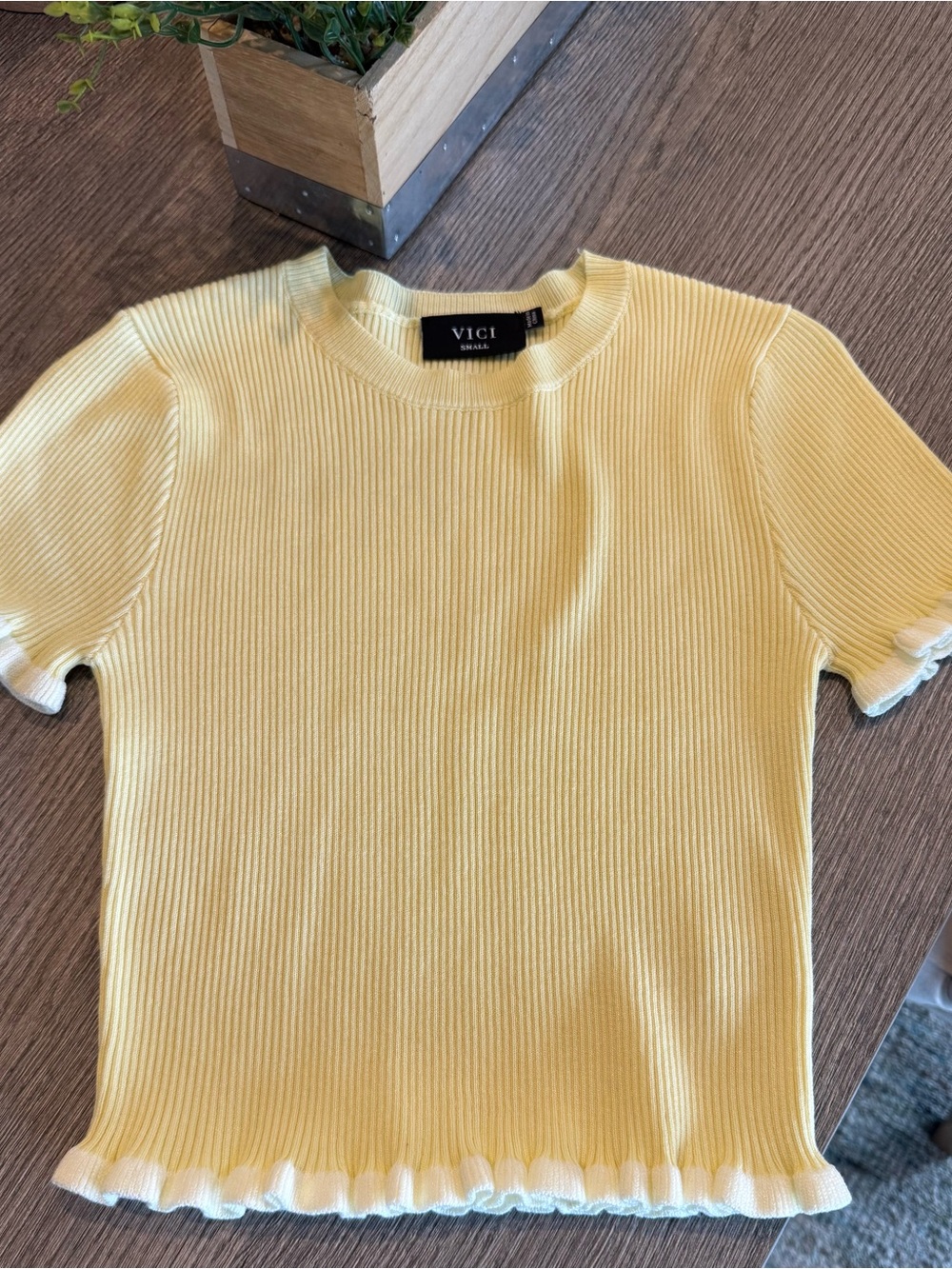 ✨ VICI Yellow Ribbed Knit Ruffle Top ✨
Color: Yellow + White 💛🤍 | Size: S
NWOT